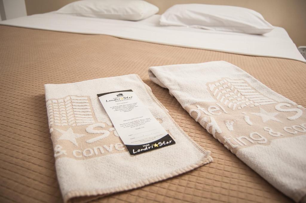 Postel nebo postele na pokoji v ubytování Hotel Londri Star