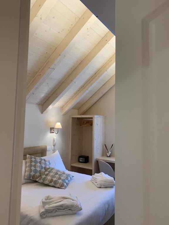 Postel nebo postele na pokoji v ubytování Hotel Rosengarten