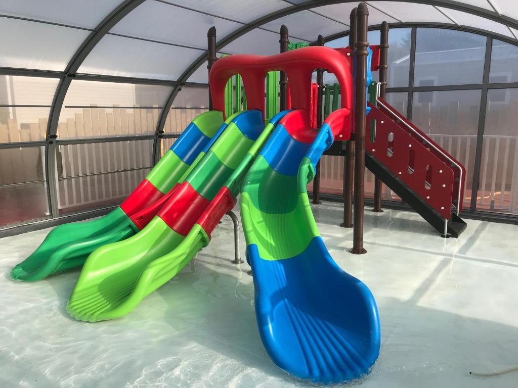 Herní místnost nebo prostor pro děti v ubytování Camping le Rivage