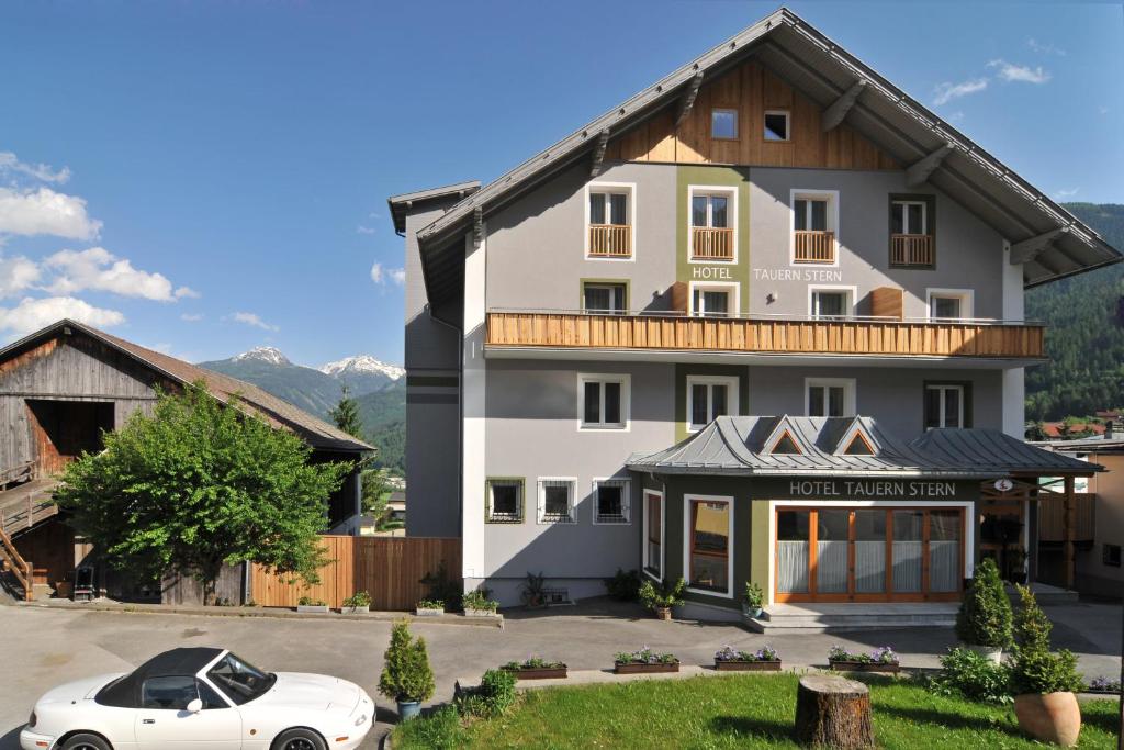 Nespecifikovaný výhled na hory nebo výhled na hory při pohledu z hotelu