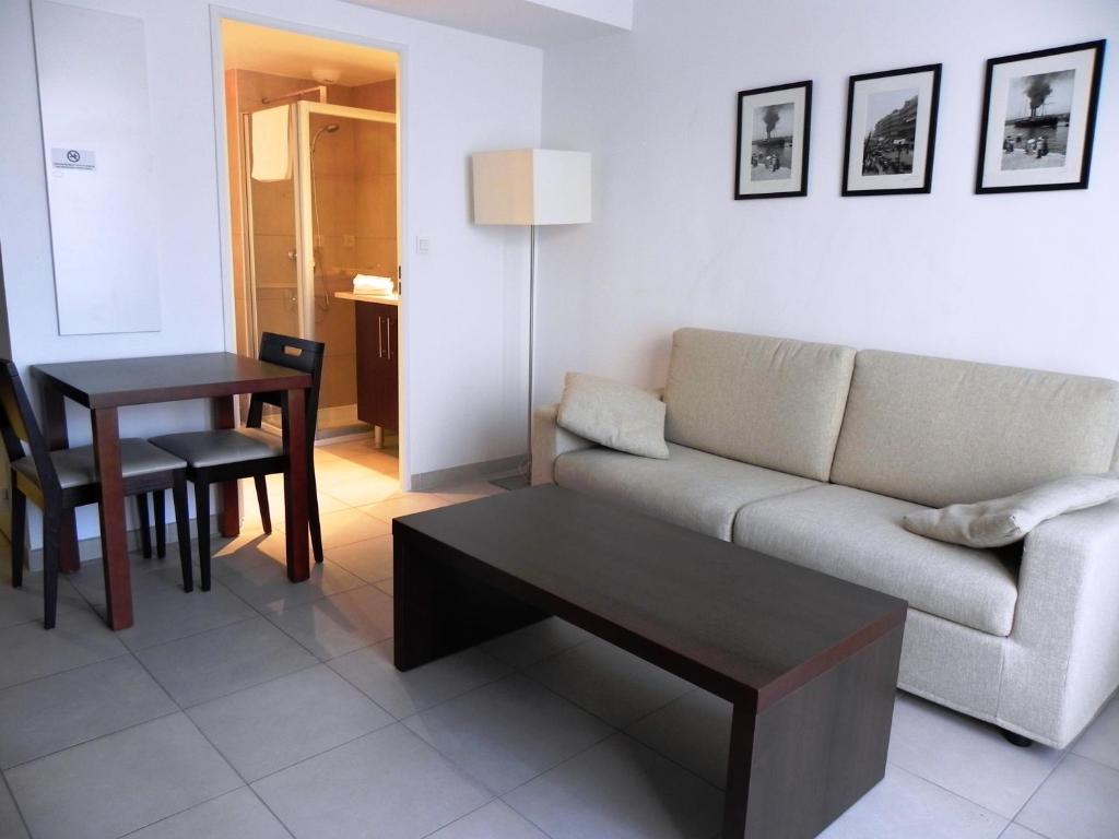 Residence Services Calypso Calanques Plage - Resim 17