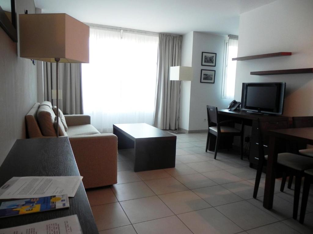 Residence Services Calypso Calanques Plage - Resim 3