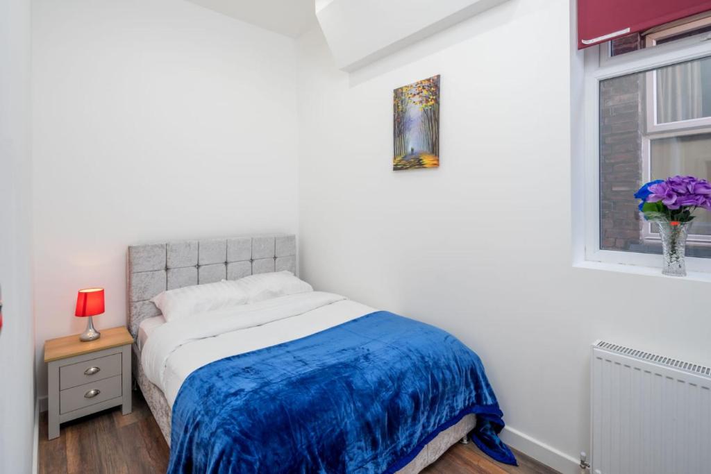 FREE PARKING - Spacious 2 Bedroom Serviced Apartment - Garden GLA