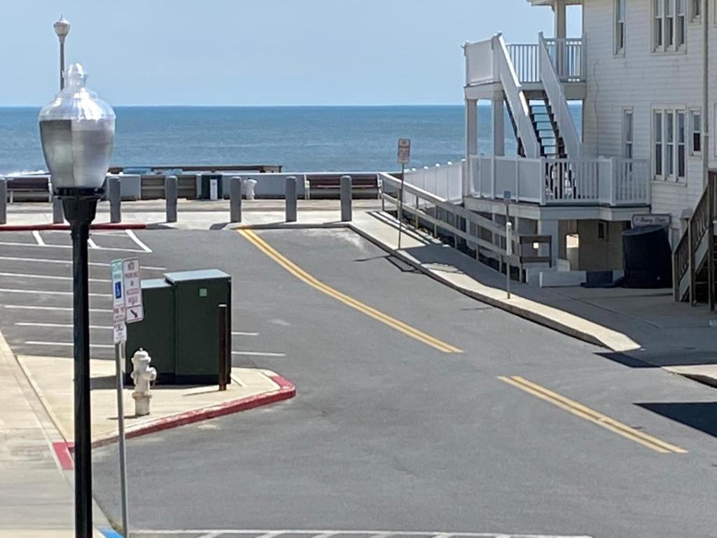 Boardwalk Terrace - One-Bedroom Apartment With Partial Ocean View