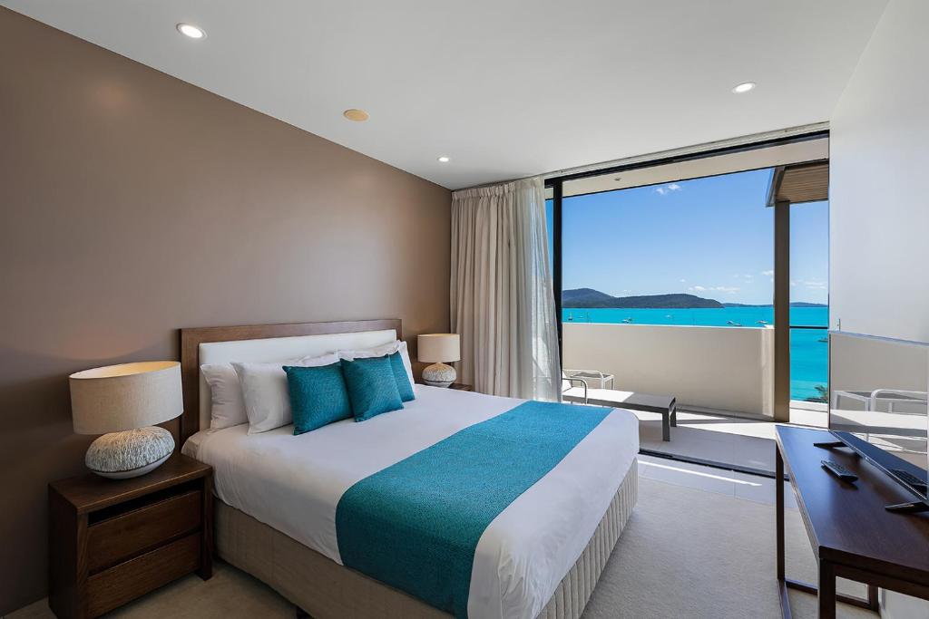 Postel nebo postele na pokoji v ubytování Mirage Whitsundays