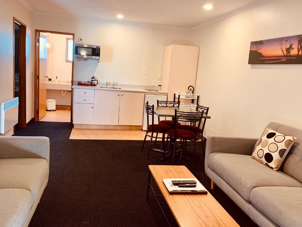 Admiral Court Motel & Apartments - Resim 24