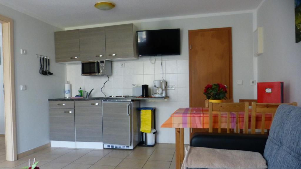 Kuchyň nebo kuchyňský kout v ubytování Bernstein Appartements
