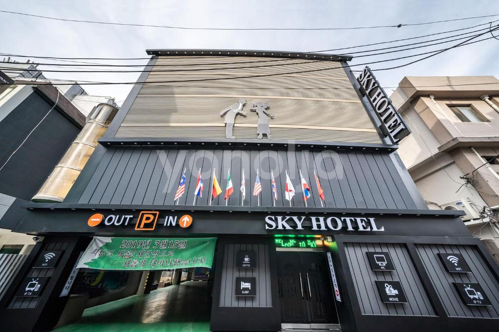 a building with a sky hotel sign on top of it at Sky Motel in Wonju