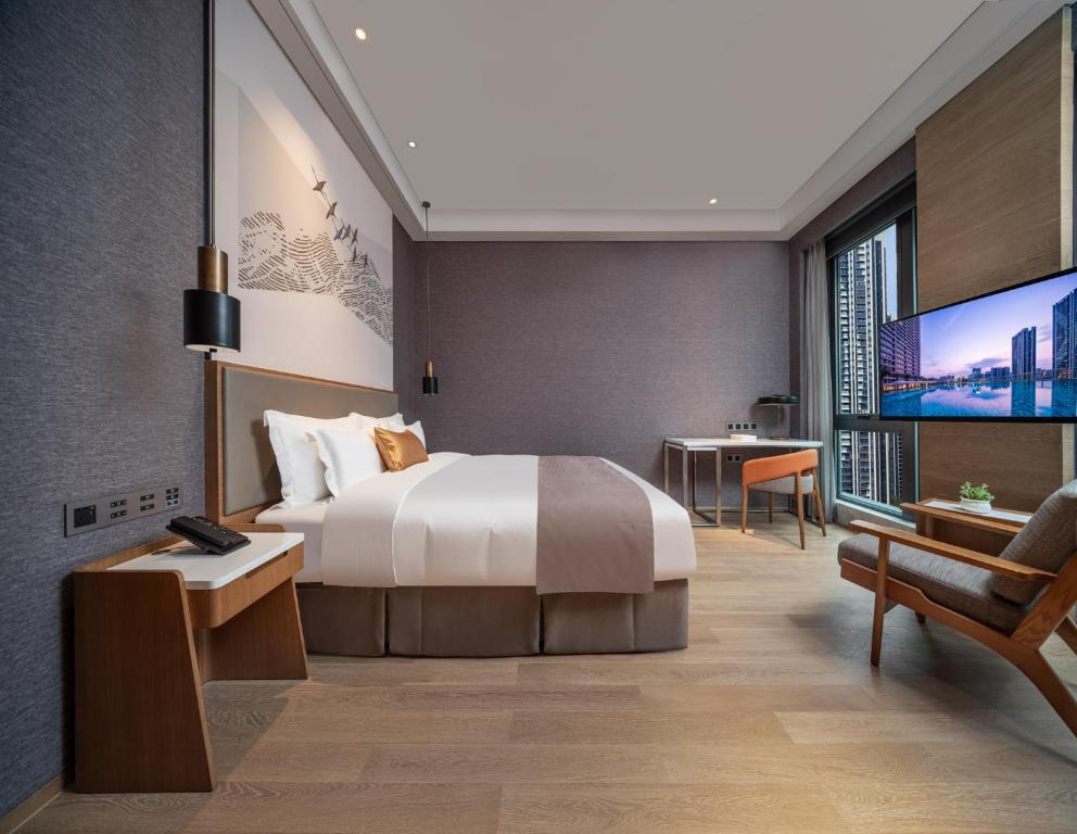 Postel nebo postele na pokoji v ubytování Genpla Hotel Shenzhen Nanshan
