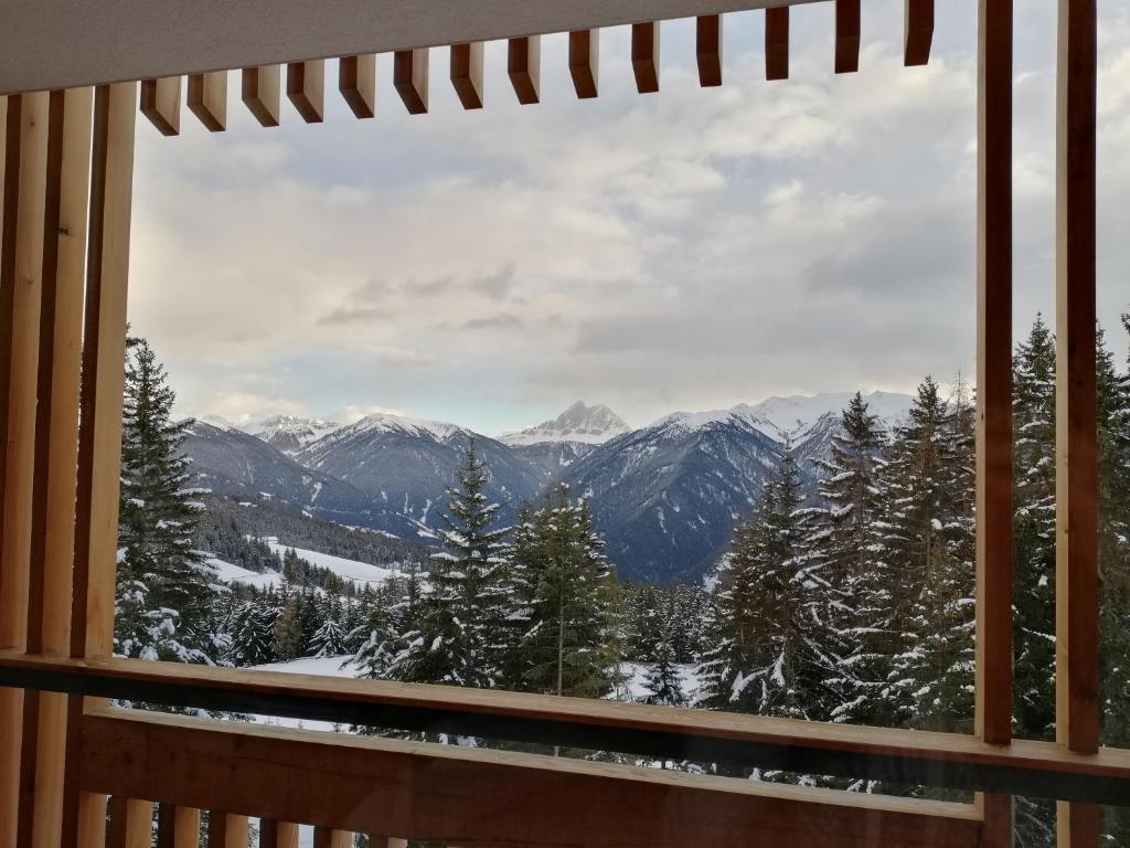 Nespecifikovaný výhled na hory nebo výhled na hory při pohledu z hotelu