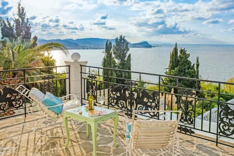 Agios Ioannis Karousadon Villa Sleeps 8 Air Con, Karousádes, Greece -  Booking.com