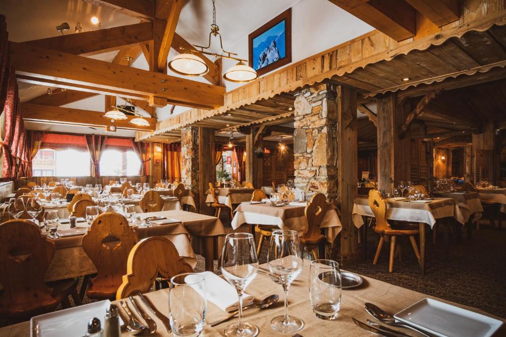 Restaurace v ubytování Hôtel Le Sherpa Val Thorens