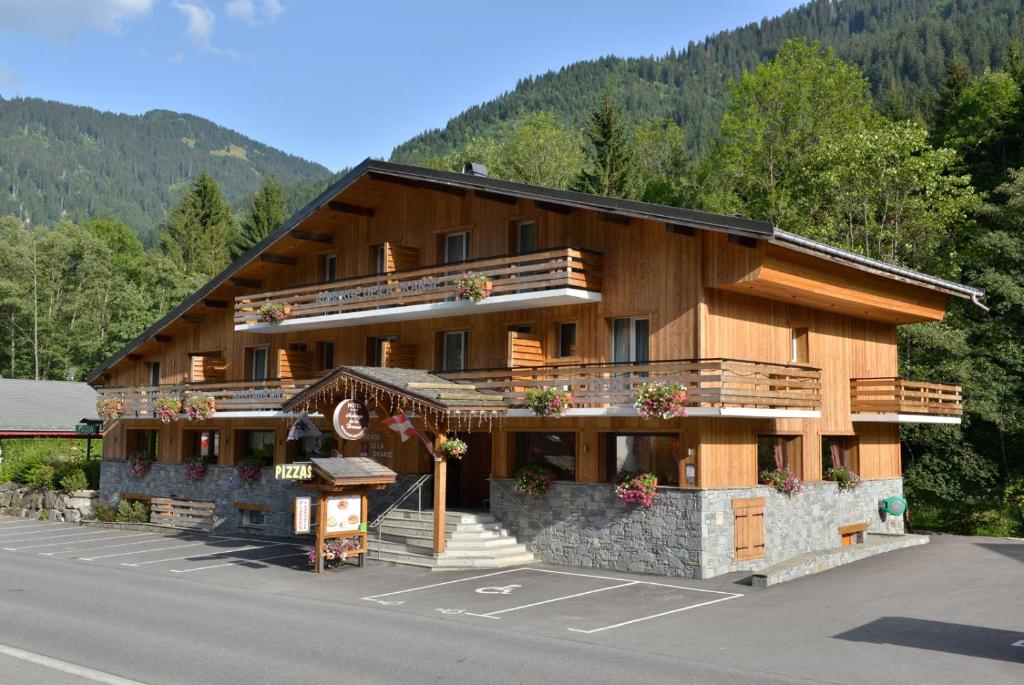 Nespecifikovaný výhled na hory nebo výhled na hory při pohledu z hotelu