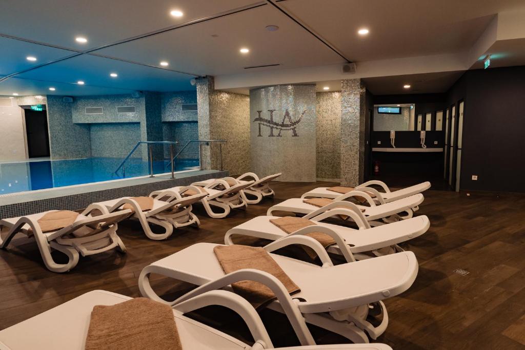 Bazén v ubytování Hotel Aventus nebo v jeho okolí
