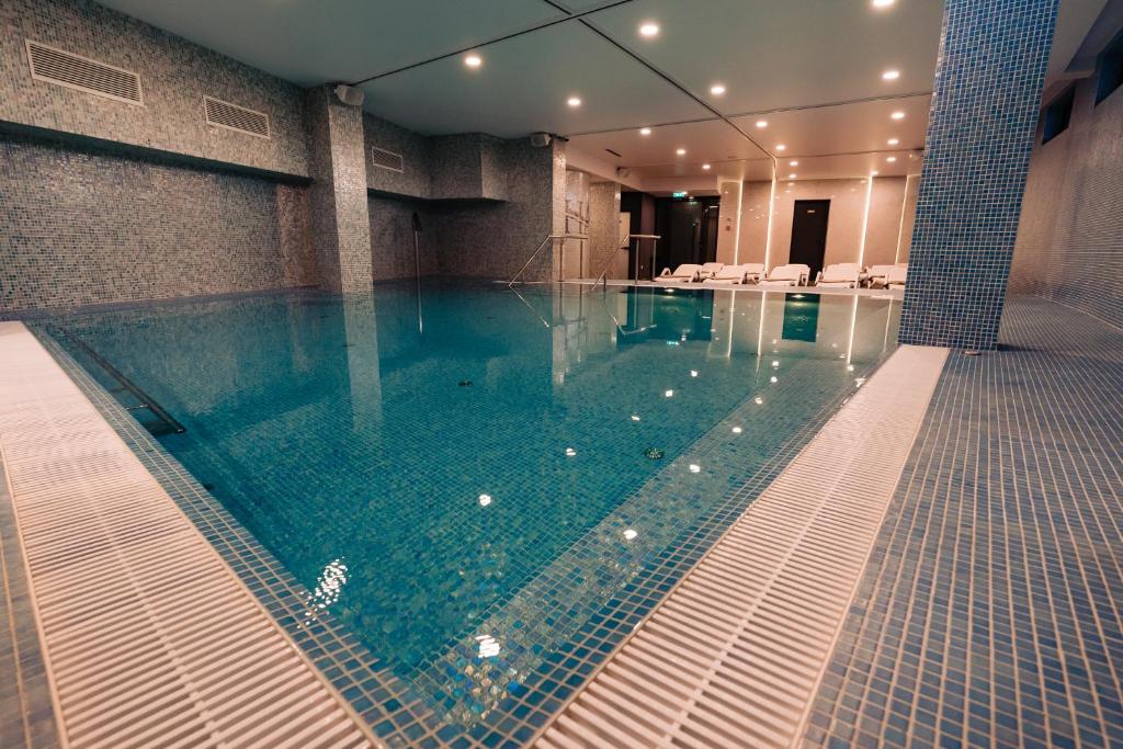 Bazén v ubytování Hotel Aventus nebo v jeho okolí
