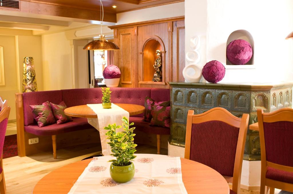 Posezení v ubytování Hotel Huber Hochland