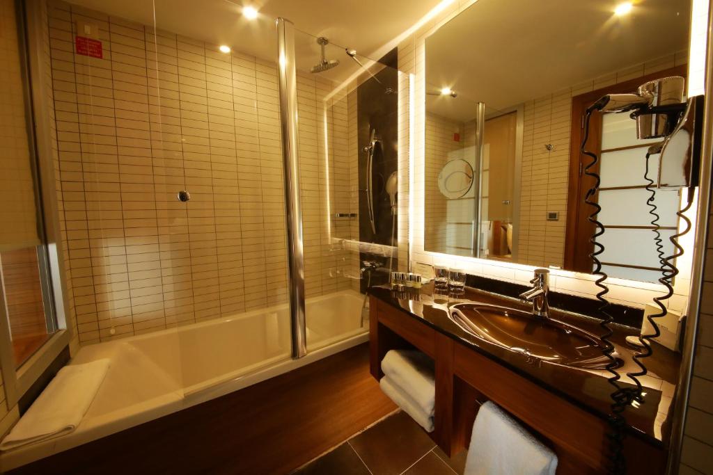Cevahir Hotel Istanbul Asia - Superior Connection Twin Mit Teilweise Meerblick