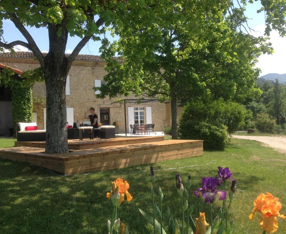 Zahrada ubytování Agréable bastide provençale avec piscine