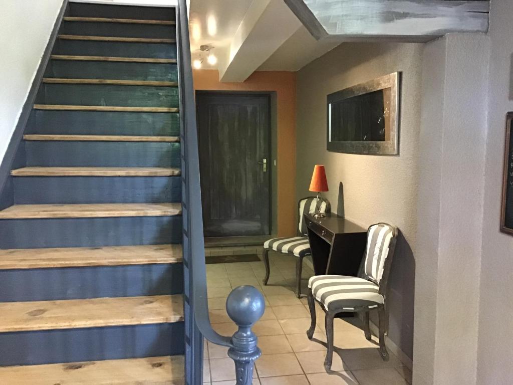 TV a/nebo společenská místnost v ubytování Agréable bastide provençale avec piscine