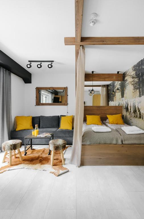 Postel nebo postele na pokoji v ubytování Aparthotel Narciarska 2