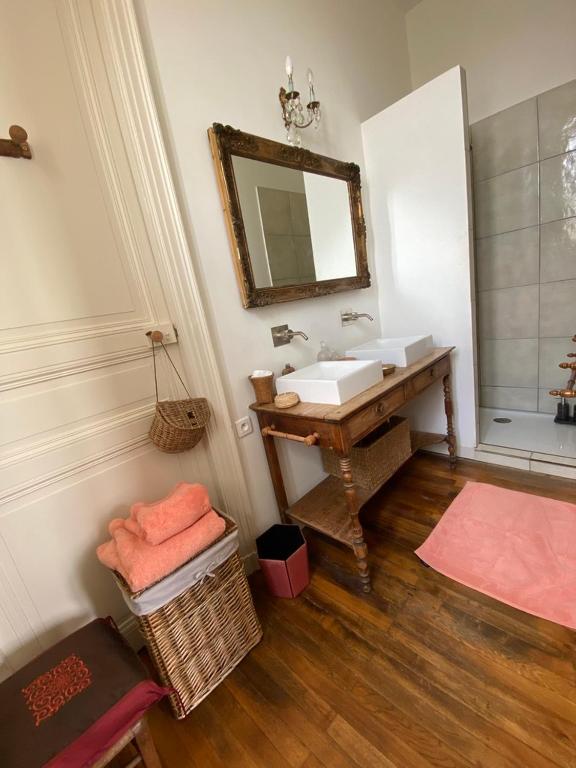 Ein Badezimmer in der Unterkunft Le Celadon