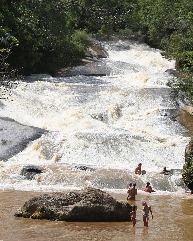 a group of people in the water in a river at Hotel Fazenda Parque dos Sonhos in Socorro