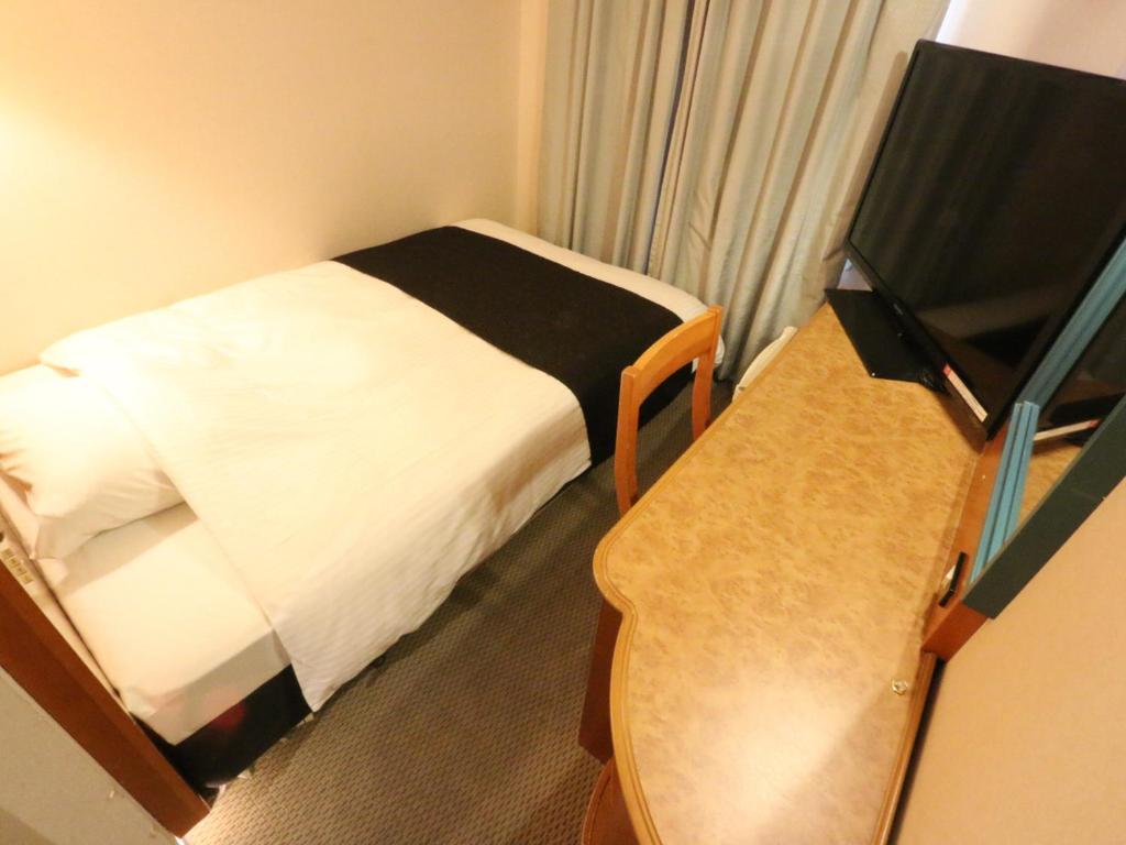 Postel nebo postele na pokoji v ubytování APA Hotel Fukui Katamachi