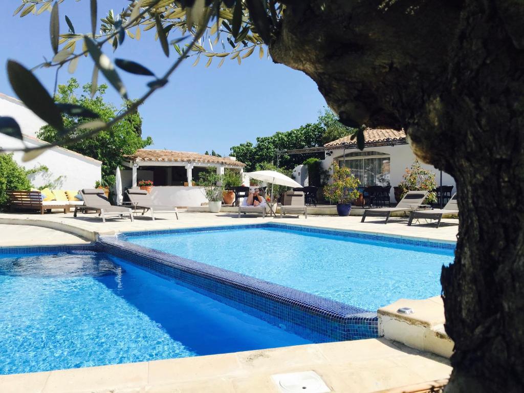 a swimming pool in front of a house at La Tramontane in Saintes-Maries-de-la-Mer