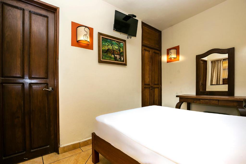 Postel nebo postele na pokoji v ubytování Hotel Casa del Virrey & Suites