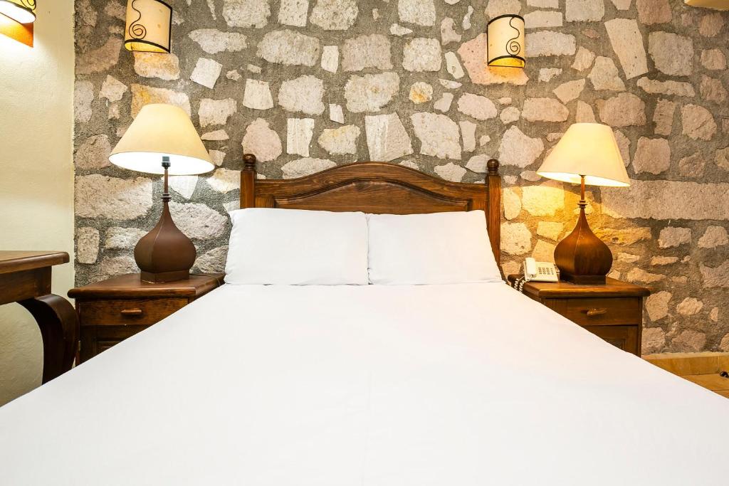 Postel nebo postele na pokoji v ubytování Hotel Casa del Virrey & Suites