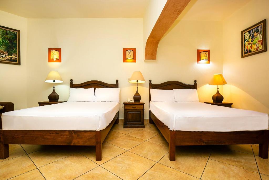Postel nebo postele na pokoji v ubytování Hotel Casa del Virrey & Suites