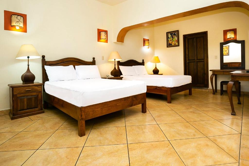 Postel nebo postele na pokoji v ubytování Hotel Casa del Virrey & Suites