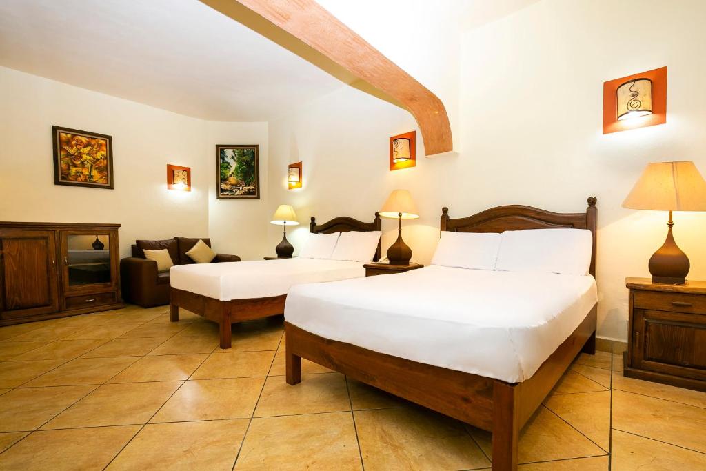 Postel nebo postele na pokoji v ubytování Hotel Casa del Virrey & Suites