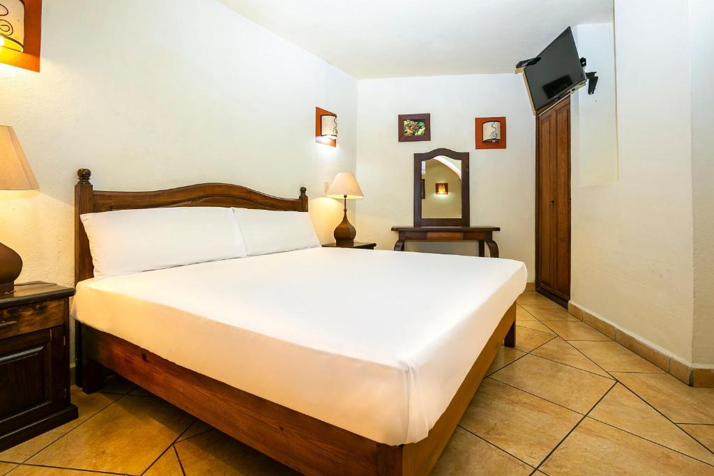 Postel nebo postele na pokoji v ubytování Hotel Casa del Virrey & Suites