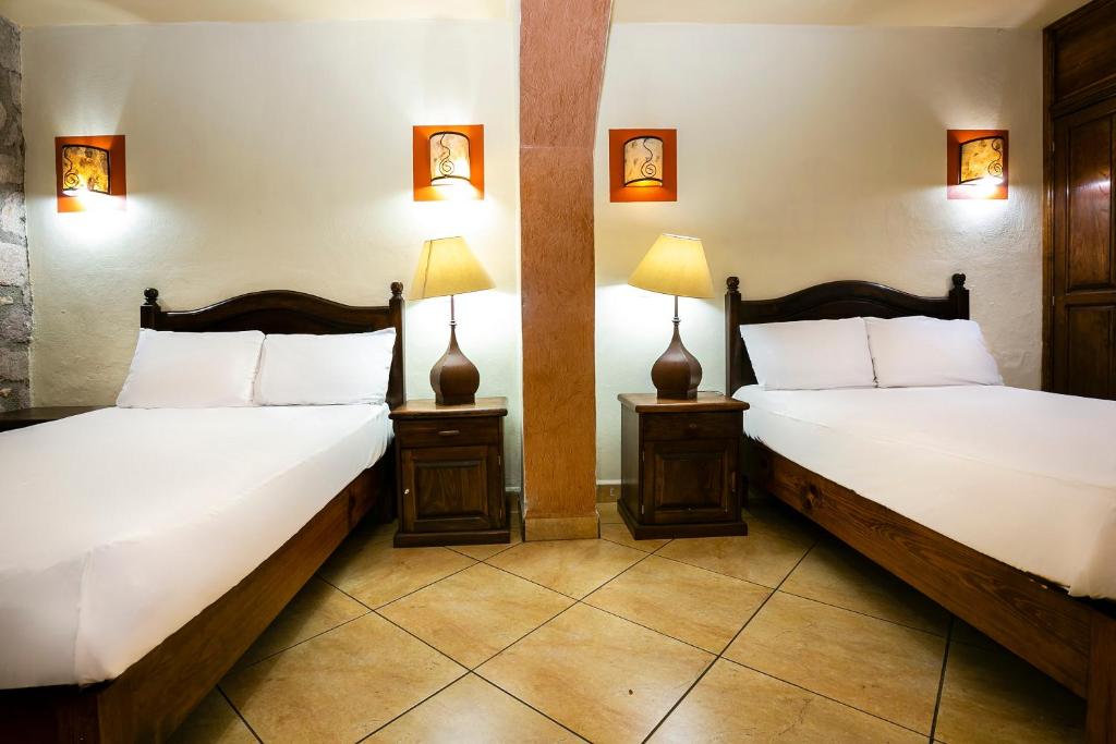 Postel nebo postele na pokoji v ubytování Hotel Casa del Virrey & Suites