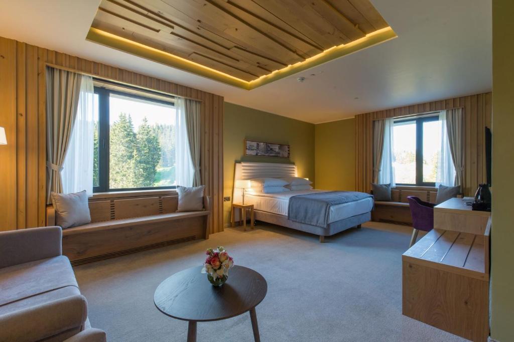 Gorski Hotel & Spa - Deluxe King Room