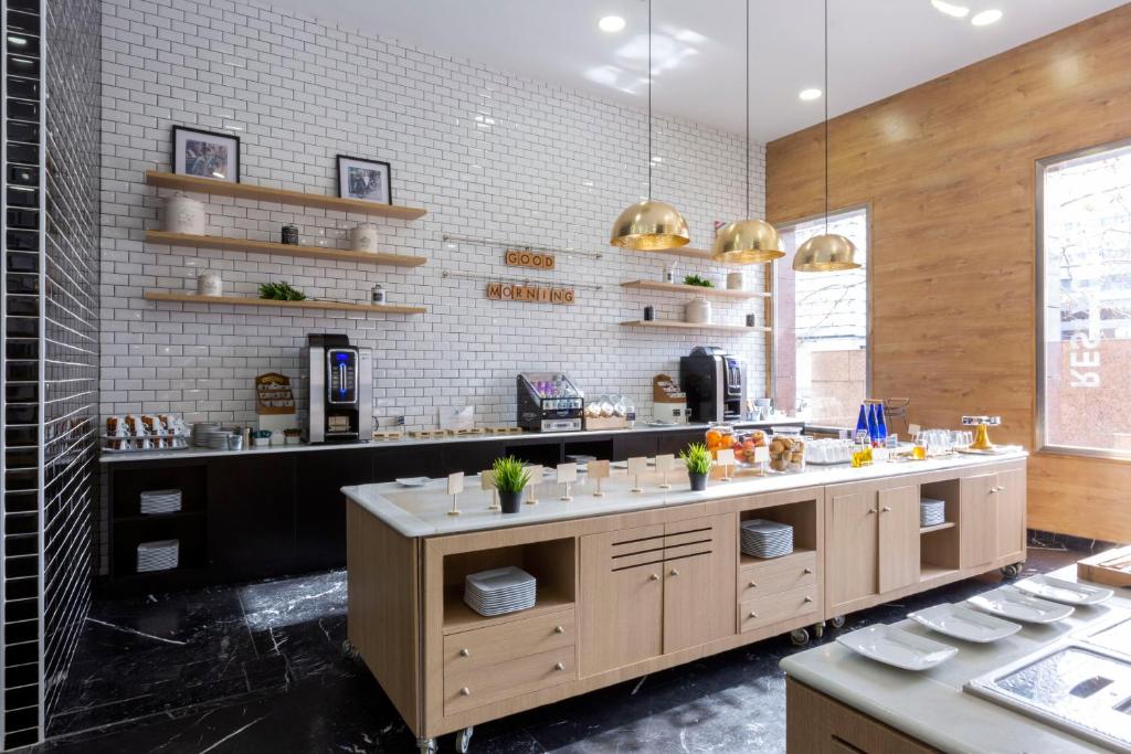 Holiday Inn Madrid - Las Tablas, an IHG Hotel, Madrid ...
