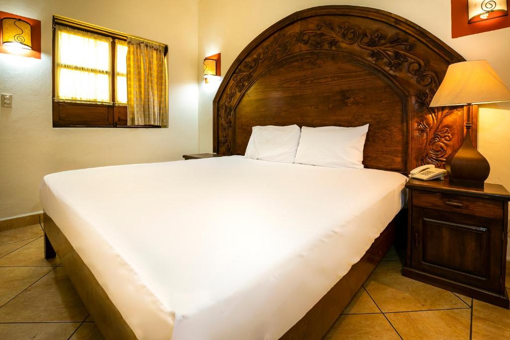 Postel nebo postele na pokoji v ubytování Hotel Casa del Virrey & Suites
