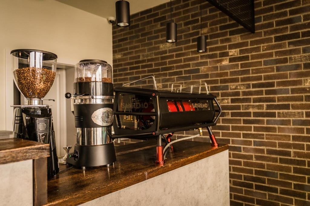 Příslušenství pro přípravu čaje a kávy v ubytování Hotel Aventus