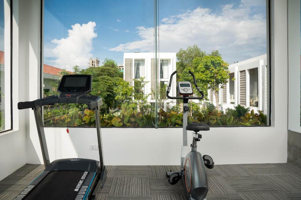 Fitness centrum a/nebo fitness zařízení v ubytování Phka Chan Hotel
