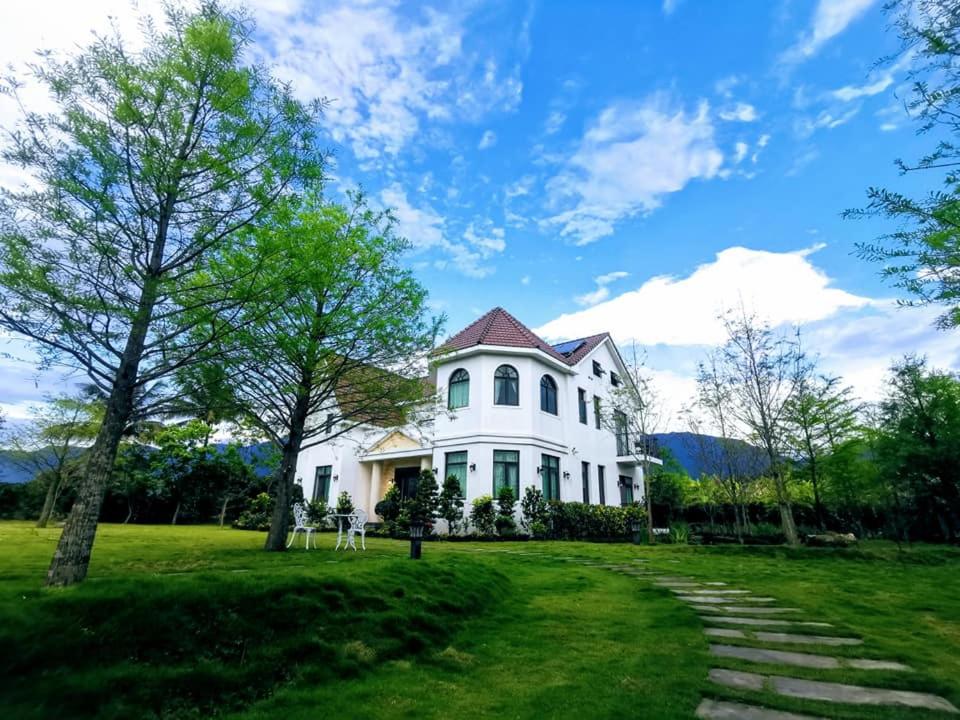 a white house with a pathway leading to it at Gihak Homestay in Pinghe