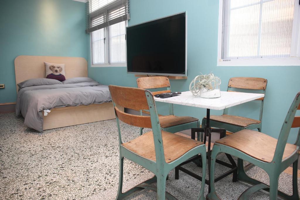 TV a/nebo společenská místnost v ubytování Spring Guest House