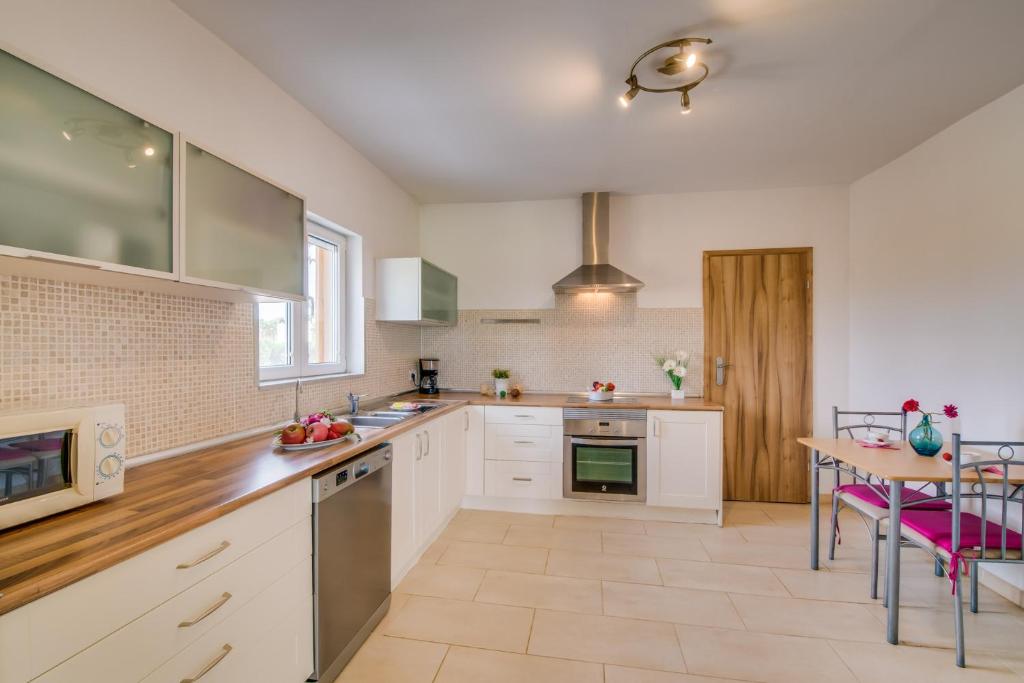 Kuchyň nebo kuchyňský kout v ubytování Ideal Property Mallorca - Villa del Nord
