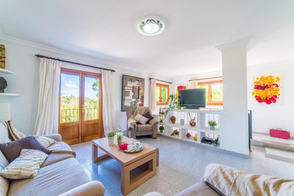 TV a/nebo společenská místnost v ubytování Ideal Property Mallorca - Madona - Es Puig