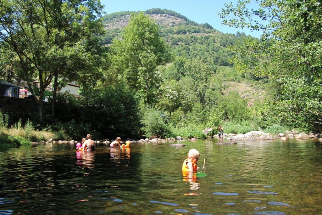 Příroda nedaleko luxury tent