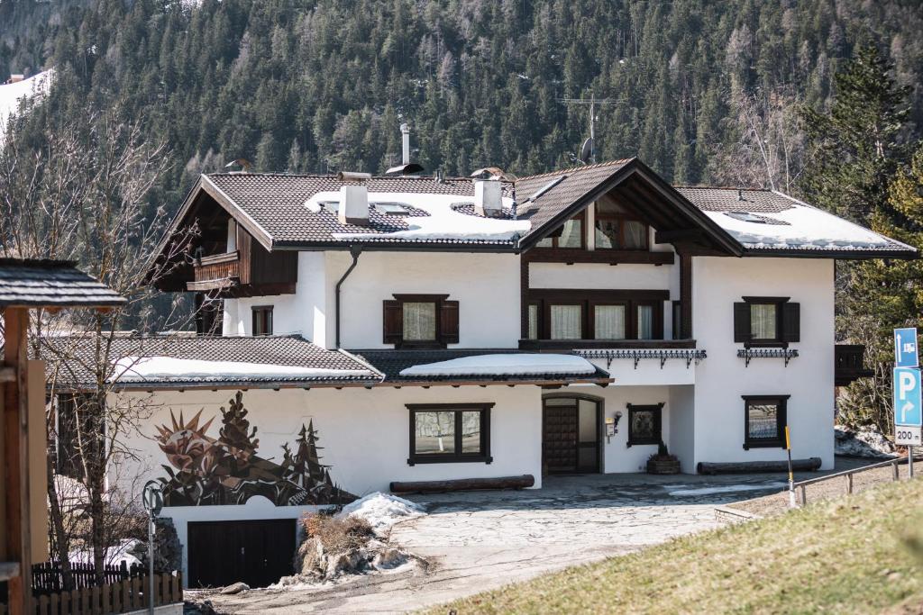 Kış mevsiminde Kronplatz Lodge Dolomites