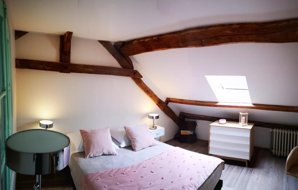 Postel nebo postele na pokoji v ubytování Ancien moulin Créancey