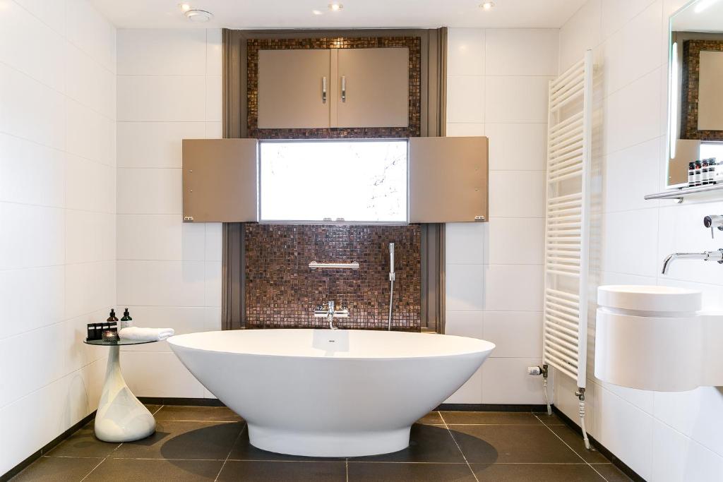 Brasss Hotel Suites - Junior Suite Rode Mul