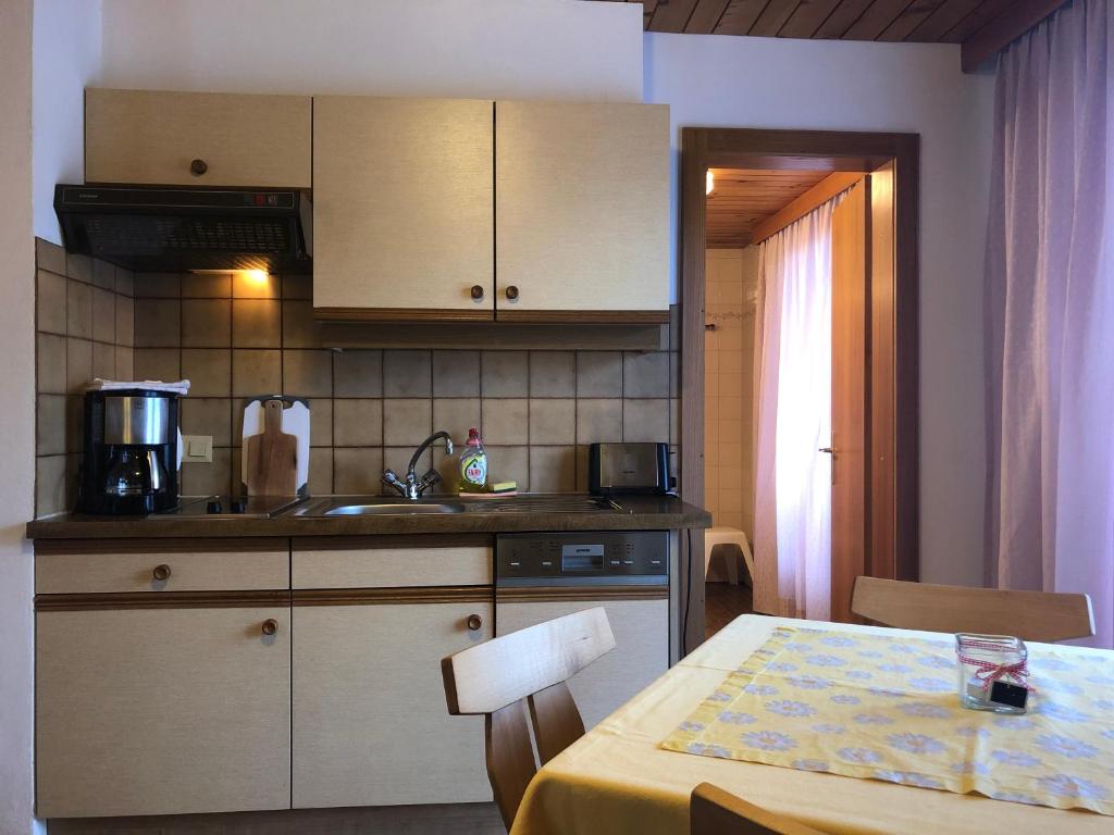 Kuchyň nebo kuchyňský kout v ubytování Haus Mansaura