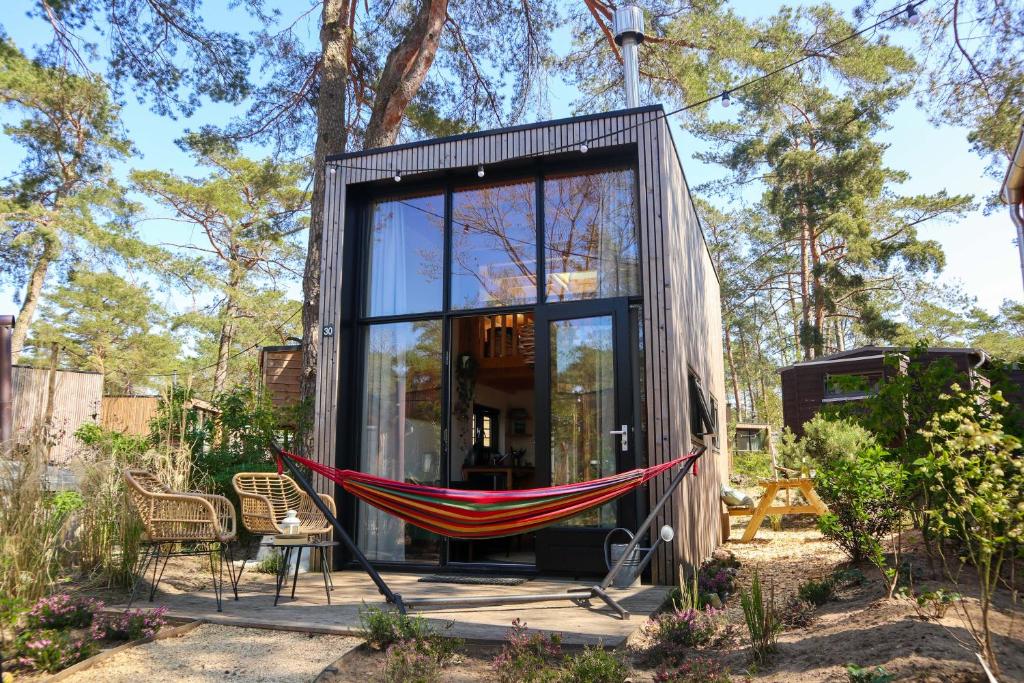 a hammock in a tiny house at TinyStay Veluwe in Otterlo